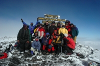 Kilimanjaro_summit_1 En la cima del Kibo: el Uhuru peak a 5895m. Kilimanjaro-Tanzania.